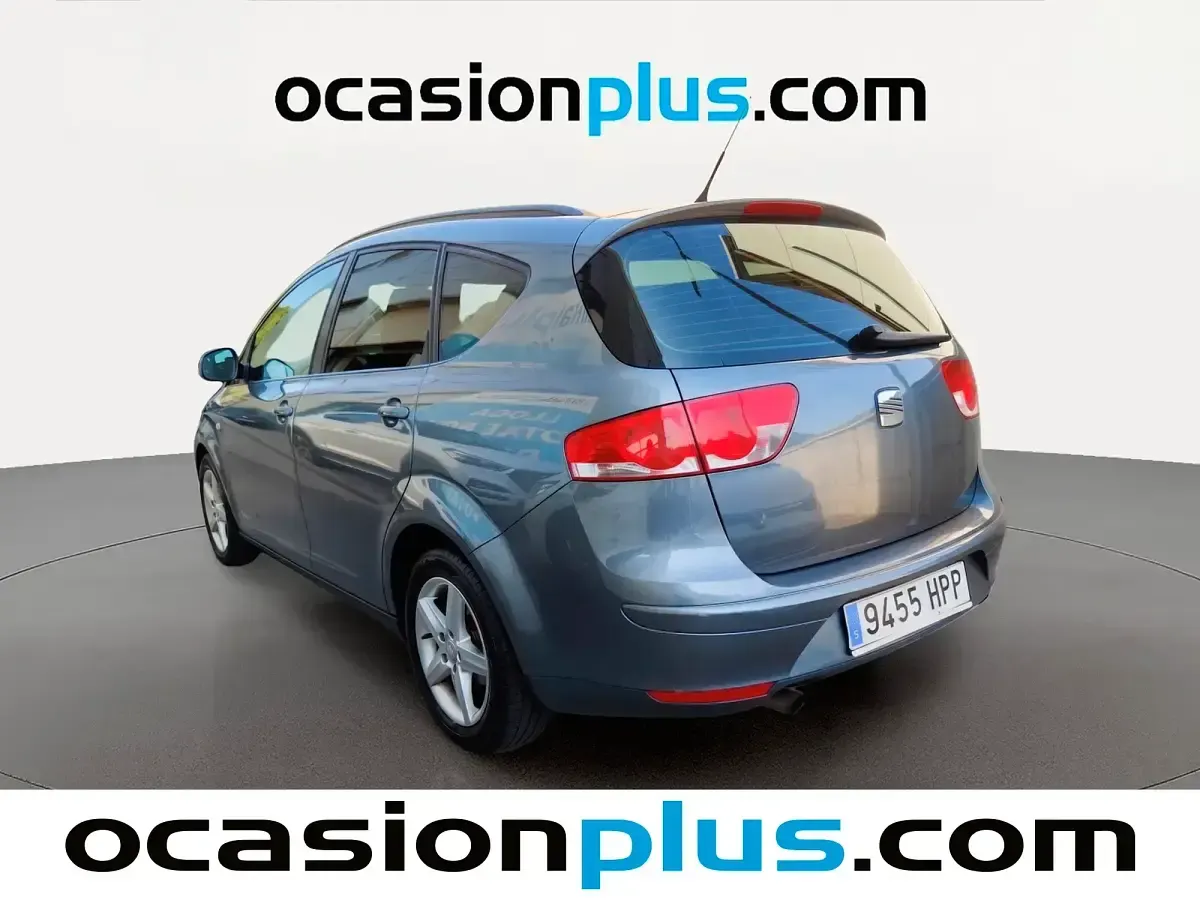 Usado Seat Altea Ecomotive 105 CV (77 kW) 2013 Gris Monovolumen