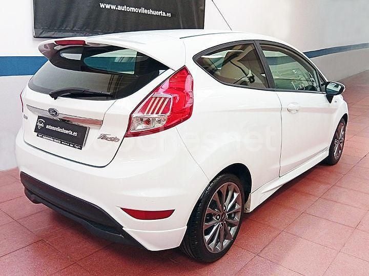 Usado Ford Fiesta ST-Line 125 CV (91 kW) 2017 Blanco Utilitario