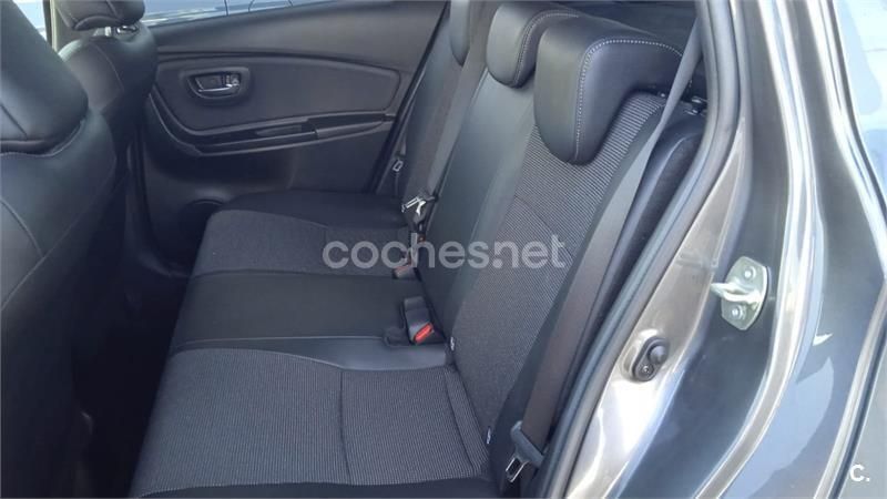 Gris / plata Usado 2017 Toyota Yaris Hybrid Advance Berlina | 15.000 € (Un poco caro) - Imagen 1/2