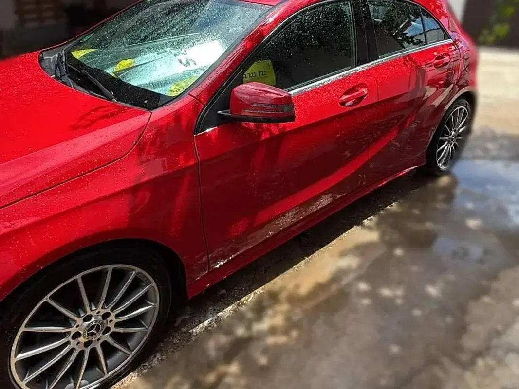 Usado Mercedes A200 150 CV (110 kW) 2018 Rojo Berlina