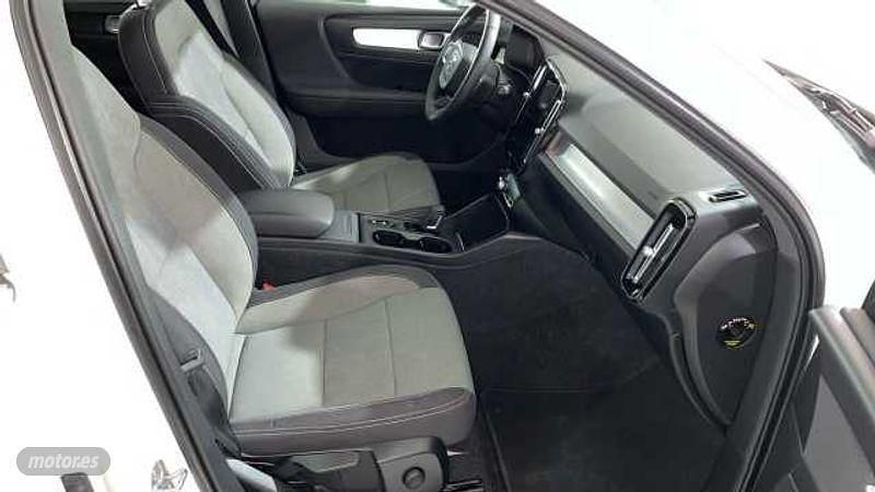 Usado Volvo XC40 Momentum 197 CV (144 kW) 2020 Blanco SUV