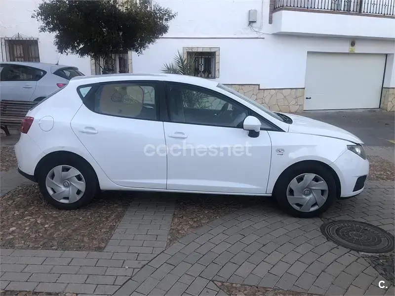Usado Seat Ibiza Reference 105 CV (77 kW) 2009 Blanco Berlina