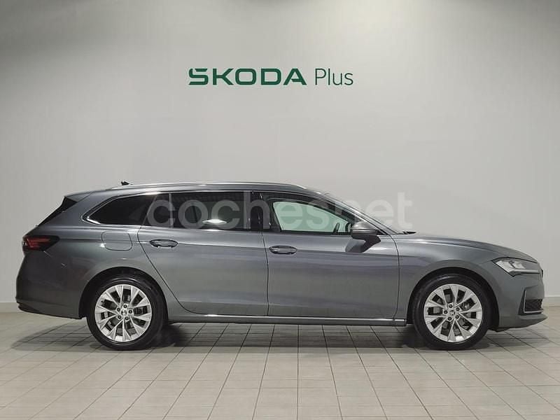 Usado Skoda Superb Selection 150 CV (110 kW) 2024 Gris Familiar