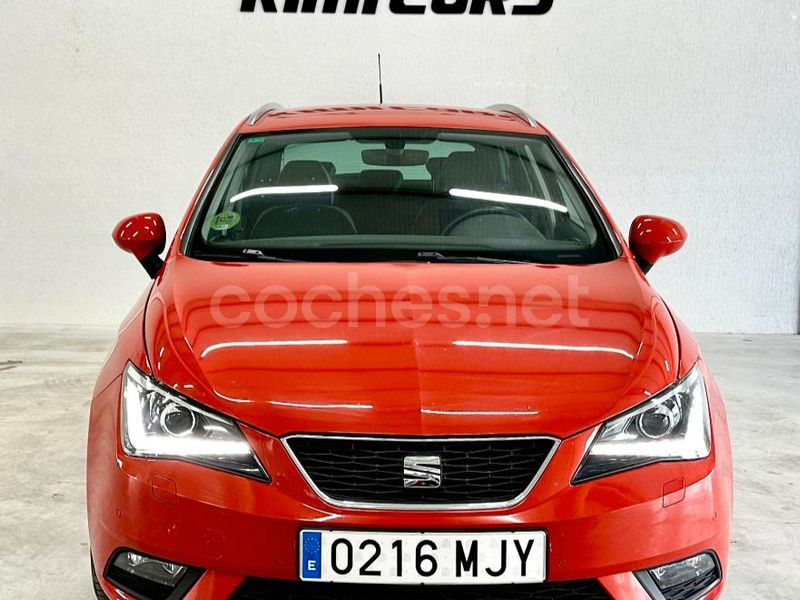 Usado Seat Ibiza ST CONNECT 90 CV (66 kW) 2016 Naranja Familiar