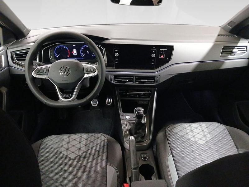 Usado VW Taigo R-line 116 CV (85 kW) 2025 Plateado SUV