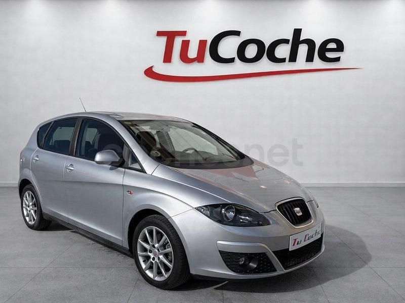 Usado Seat Altea Style 105 CV (77 kW) 2011 Gris / plata Monovolumen