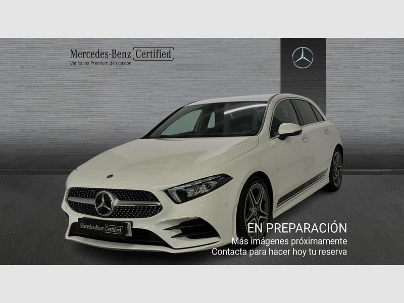 Usado Mercedes A180 AMG line 136 CV (100 kW) 2022 Blanco polar  pintura unicolor Utilitario