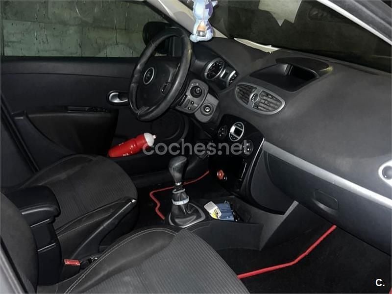 Negro Usado 2012 Renault Clio III Collection Berlina | 3000 € (Super precio) - Imagen 1/4