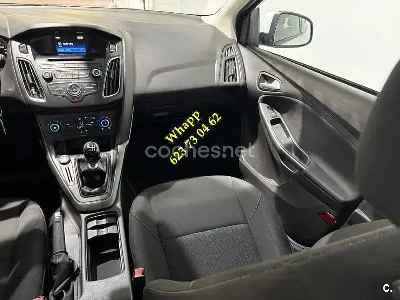 Usado Ford Focus Ambiente 90 CV (66 kW) 2015 Blanco Berlina