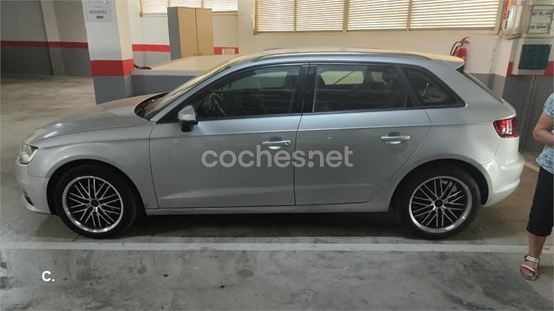 Gris / plata Usado 2013 Audi A3 Sportback Ambiente Berlina | 10.999 € (Buen precio) - Imagen 1/2