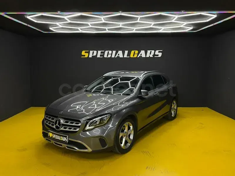 Usado Mercedes GLA200 136 HP (100 kW) 2018 Cinzento SUV