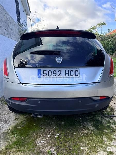 Usado Lancia Delta 190 CV (139 kW) 2011 Gris / plata Utilitario