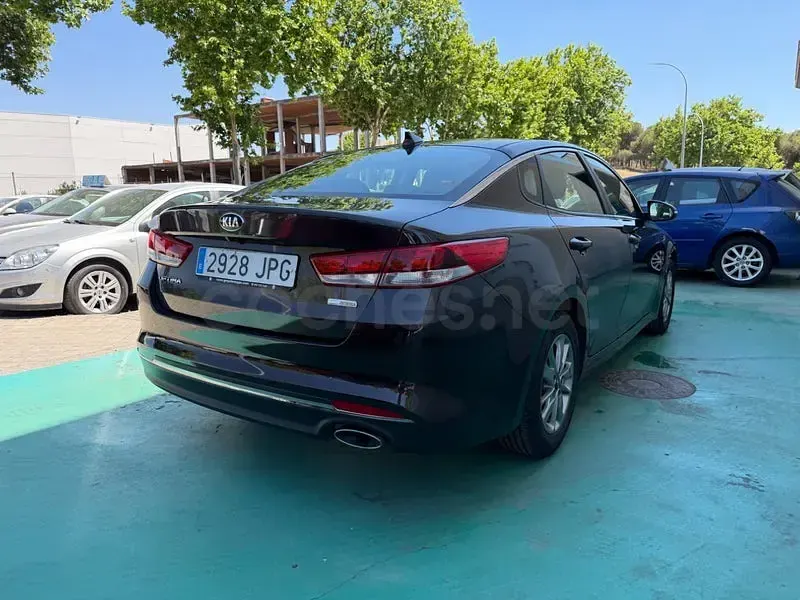 Usado Kia Optima 141 CV (103 kW) 2016 Negro Berlina