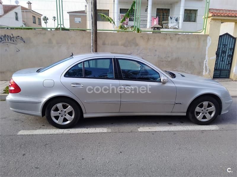 Usado Mercedes E350 Elegance 272 CV (200 kW) 2005 Gris / plata Berlina