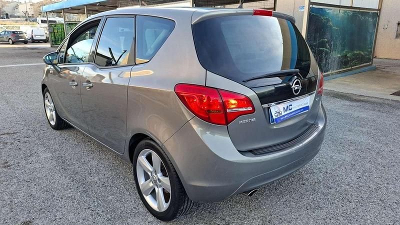 Usado Opel Meriva Excellence 131 CV (96 kW) 2011 Gris Monovolumen