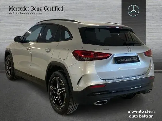 Usado Mercedes GLA250 218 CV (160 kW) 2023 Plata iridio SUV