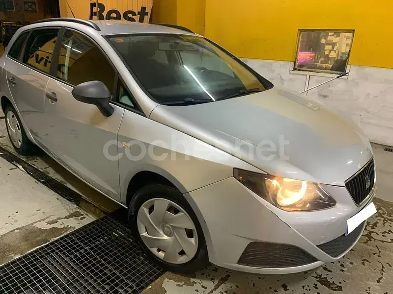 Usado Seat Ibiza ST Copa 90 CV (66 kW) 2011 Gris / plata Familiar