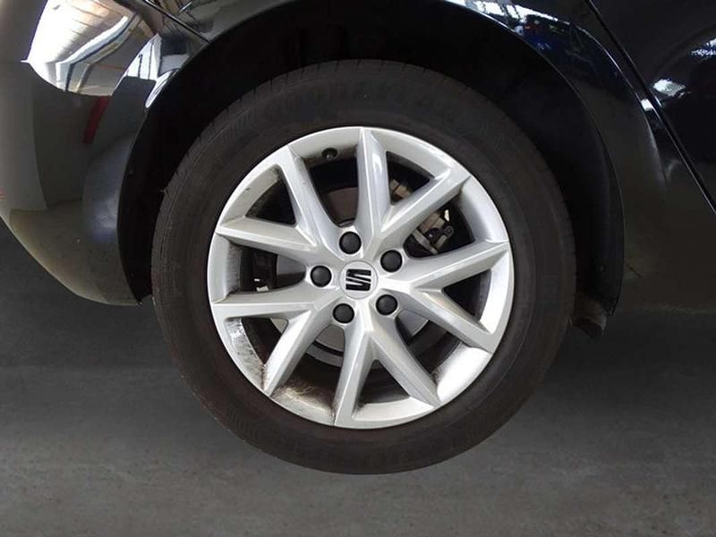 Usado Seat Leon Style 116 CV (85 kW) 2025 Negro Utilitario