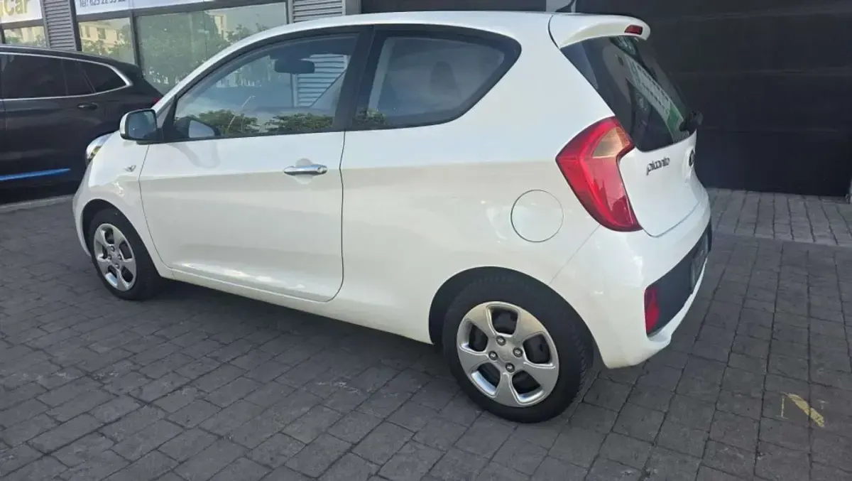 Usado Kia Picanto 69 CV (50 kW) 2015 Blanco Utilitario