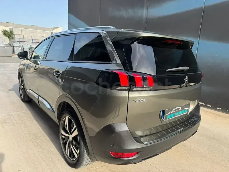 Usado Peugeot 5008 Active 130 CV (95 kW) 2018 Gris / plata SUV