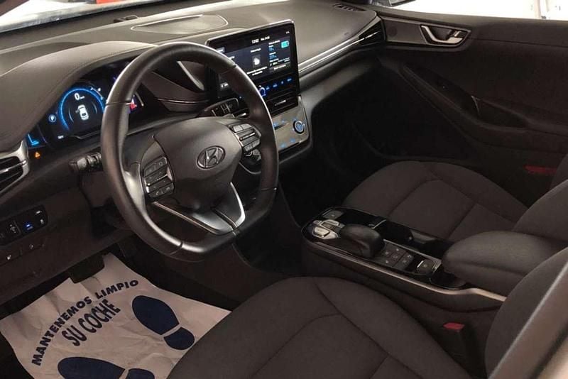 Usado Hyundai Ioniq 100 kW (136 CV) 2022 Gris Utilitario