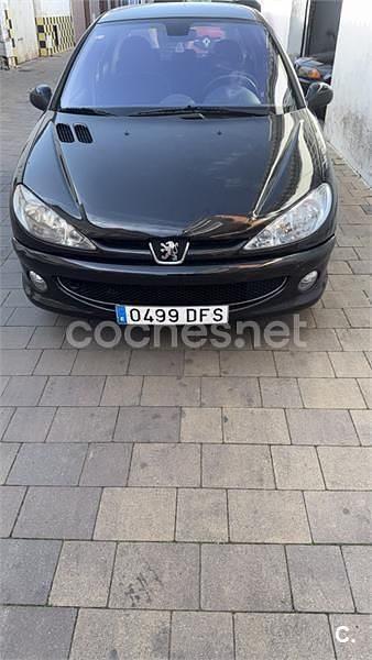 Usado Peugeot 206 70 CV (51 kW) 2005 Negro Berlina
