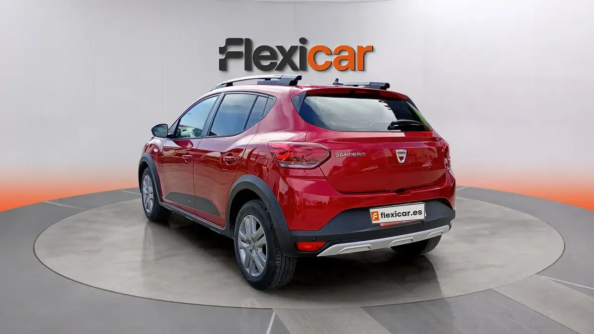 Käytetty Dacia Sandero Essentiel 91 HP (66 kW) 2022 Punainen Viistoperä