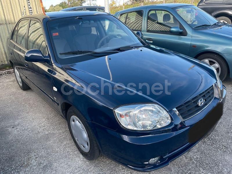 Usado Hyundai Accent GLS 81 CV (59 kW) 2004 Azul Berlina