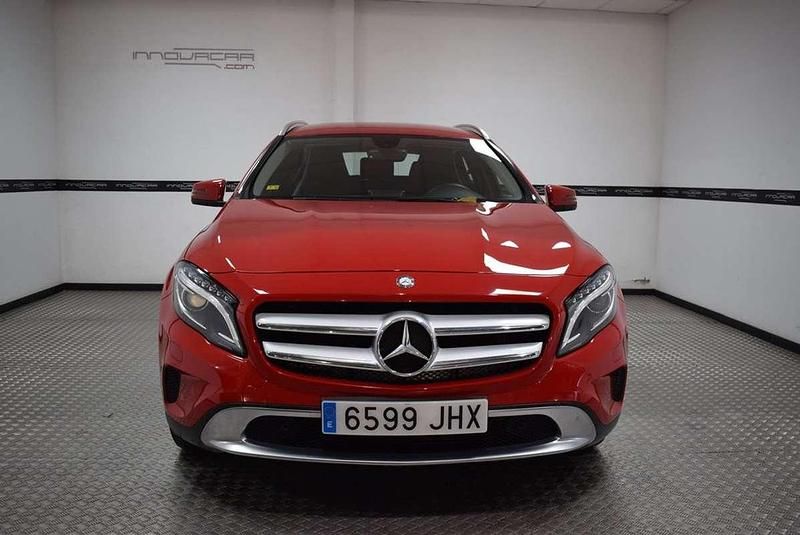 Usado Mercedes GLA200 Urban 136 CV (100 kW) 2015 Rojo SUV