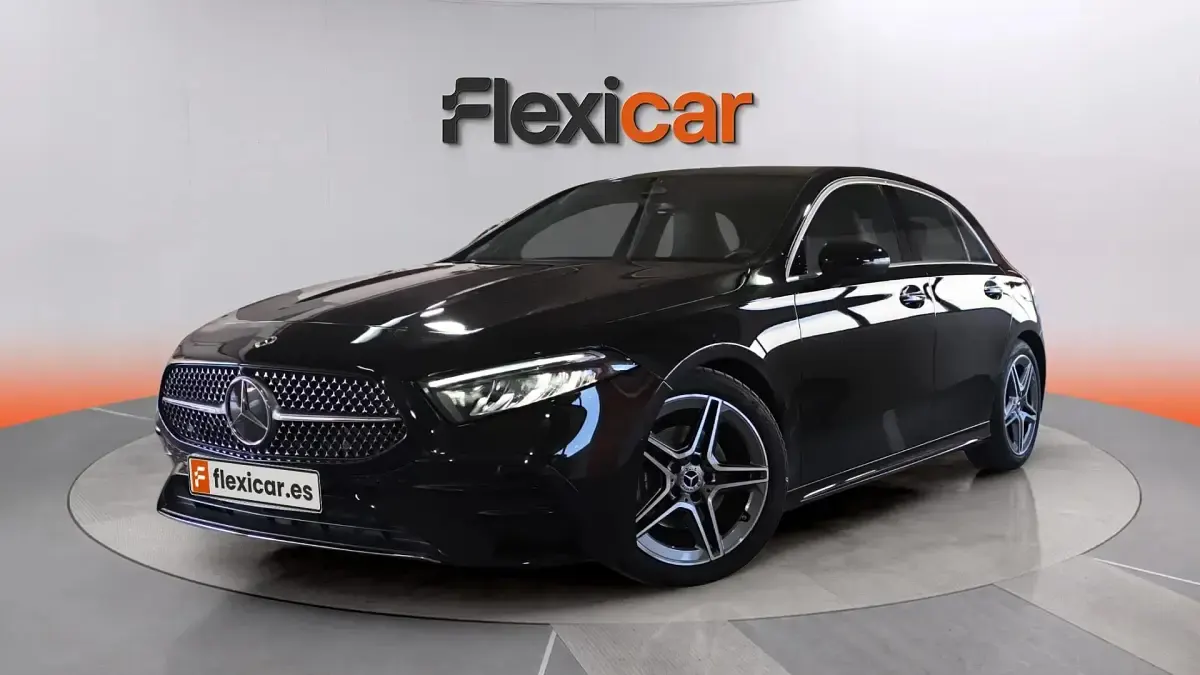 Usado Mercedes A180 116 CV (85 kW) 2023 Negro Berlina