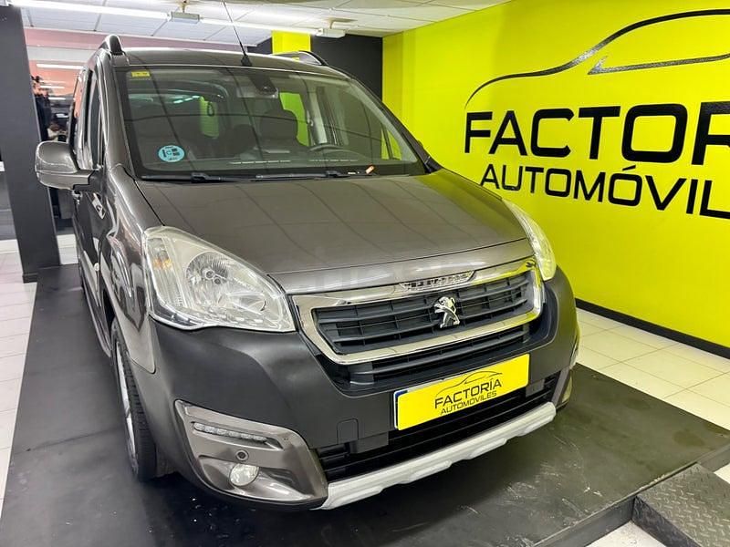 Usado Peugeot Partner Tepee Outdoor 100 CV (73 kW) 2016 Beige Monovolumen