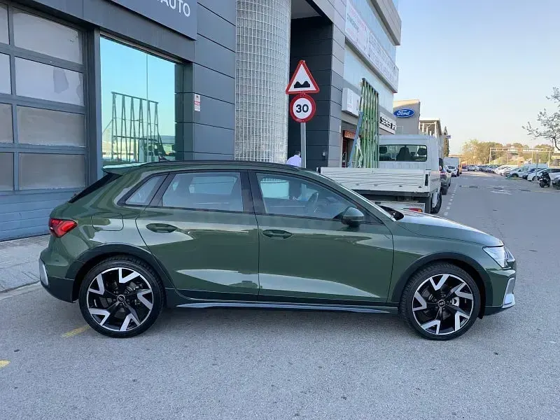 Usado Audi A3 Ambiente 150 CV (110 kW) 2024 Verde Berlina