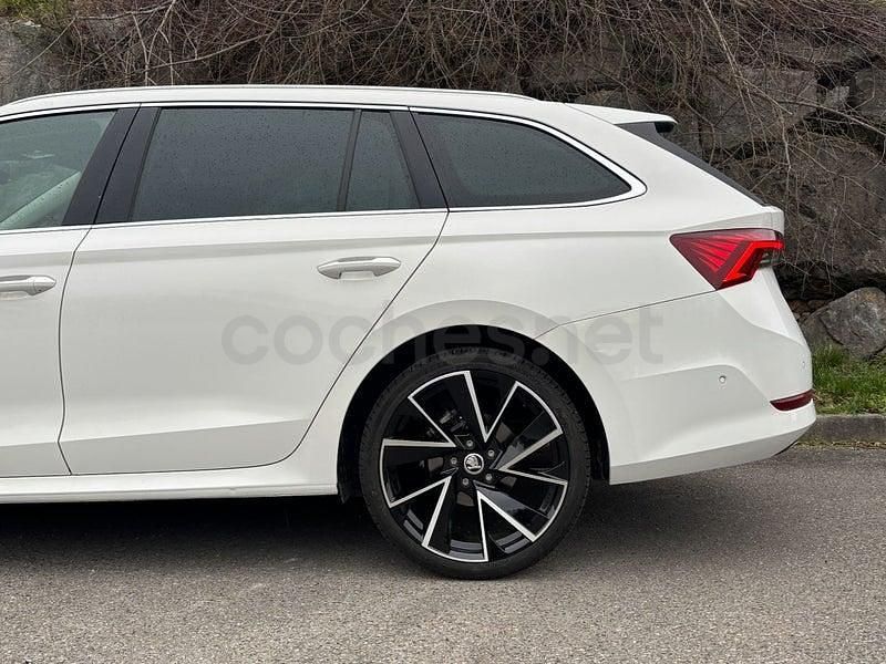 Usado Skoda Octavia Style 150 CV (110 kW) 2020 Blanco Familiar