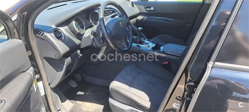 Negro Usado 2011 Peugeot 3008 Premium Berlina | 4950 € (Super precio) - Imagen 1/4