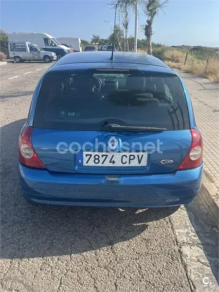 Usado Renault Clio II 75 CV (55 kW) 2003 Azul Berlina