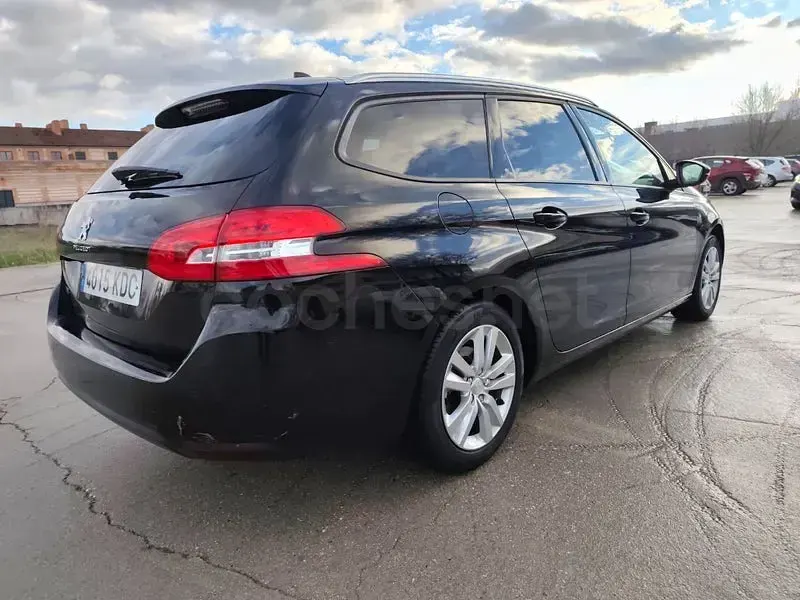 Usado Peugeot 308 SW Allure 130 CV (95 kW) 2017 Negro Familiar