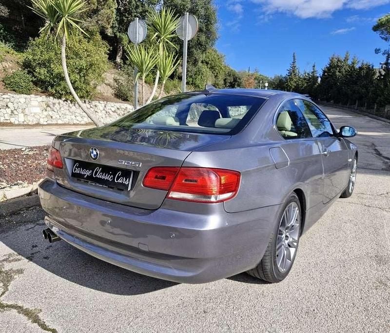Usado BMW 325 218 CV (160 kW) 2008 Gris / plata Coupe