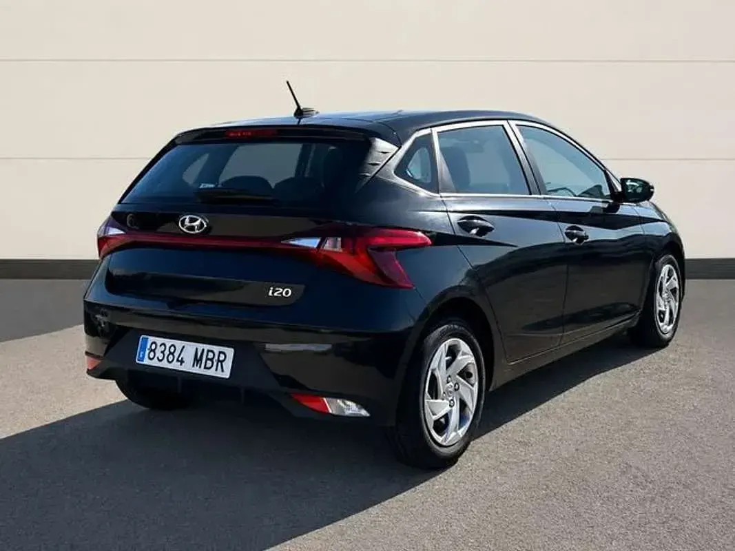 Usado Hyundai i20 101 CV (74 kW) 2022 Gris Utilitario