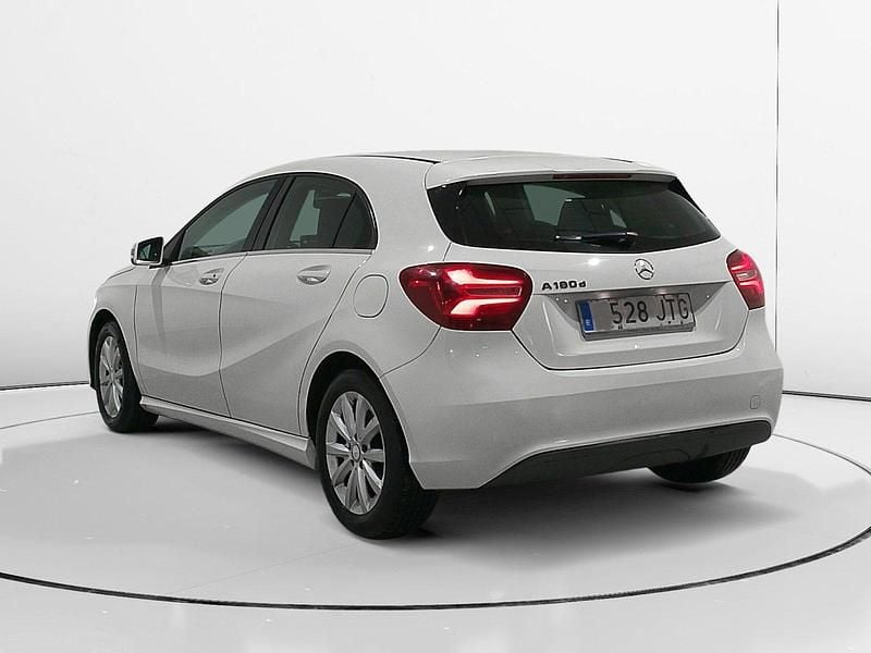 Usado Mercedes A180 Style 116 CV (85 kW) 2016 Blanco Utilitario
