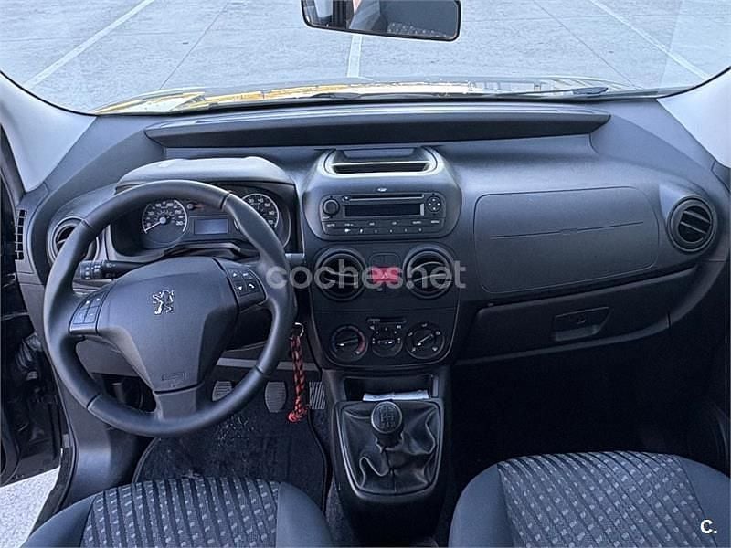 Usado Peugeot TePee Active 80 CV (58 kW) 2016 Negro Monovolumen