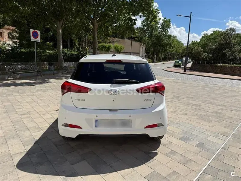 Usado Hyundai i20 GO! 84 CV (61 kW) 2016 Blanco Berlina