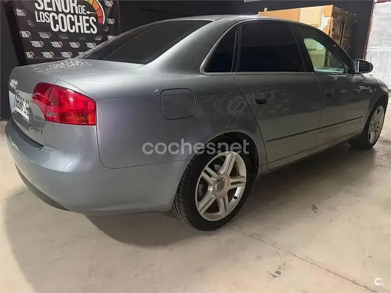 Usado Audi A4 Ambiente 140 CV (102 kW) 2006 Gris / plata Berlina
