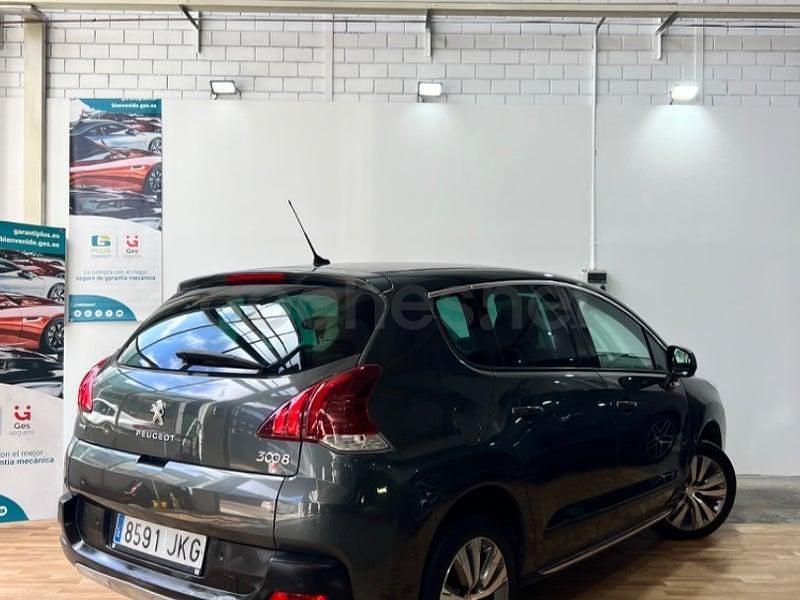 Usado Peugeot 3008 Access 120 CV (88 kW) 2015 Gris / plata Familiar