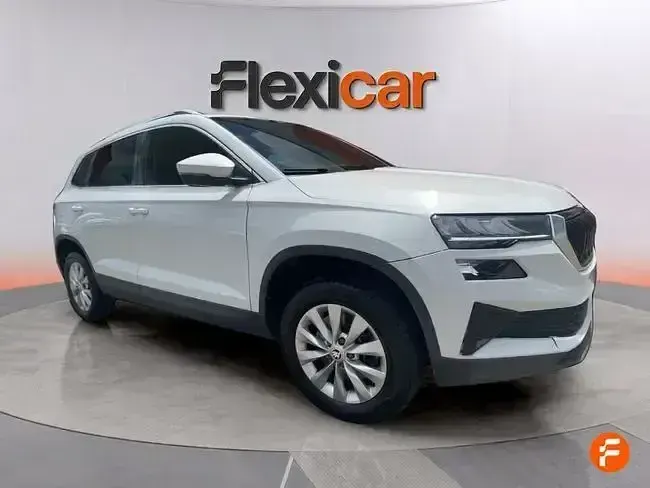 Usado Skoda Karoq Ambition 150 CV (110 kW) 2022 Blanco SUV