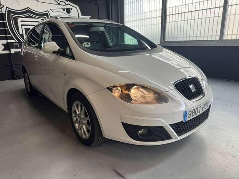 Usado Seat Altea Ecomotive 105 CV (77 kW) 2011 Blanco Familiar