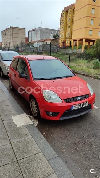 Rojo Usado 2005 Ford Fiesta Sport Coupe | 1000 € (Buen precio) - Imagen 1/4
