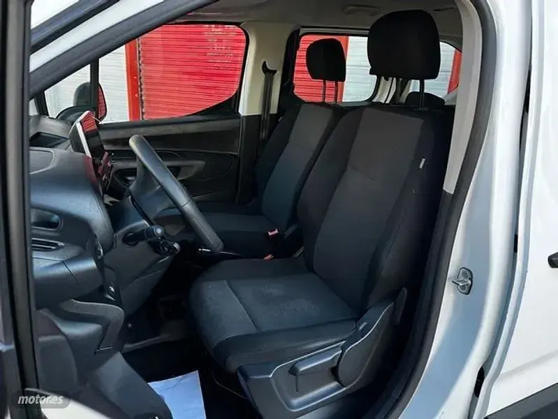 Usado Citroën Berlingo Shine 102 CV (75 kW) 2022 Blanco Monovolumen