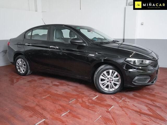 Usado Fiat Tipo Easy 120 CV (88 kW) 2018 Negro Berlina