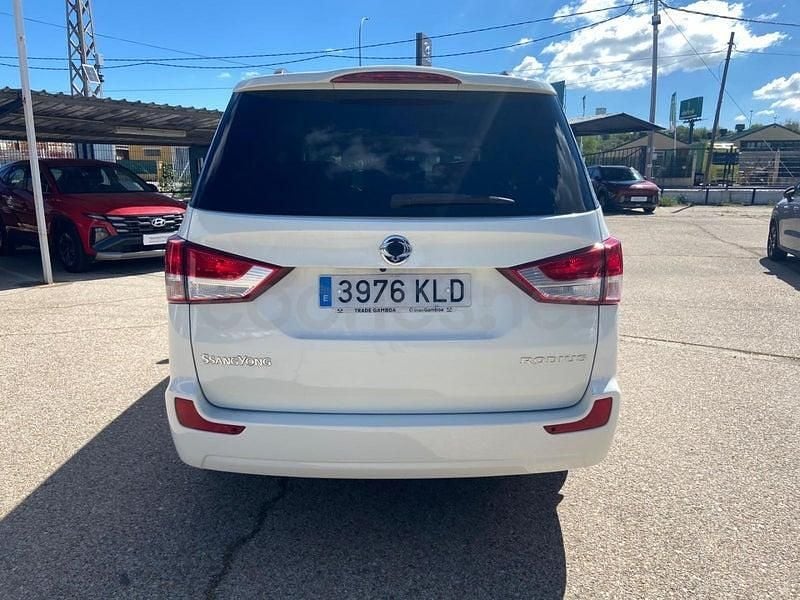 Usado Ssangyong (KGM) Rodius Limited 178 CV (130 kW) 2018 Blanco Monovolumen