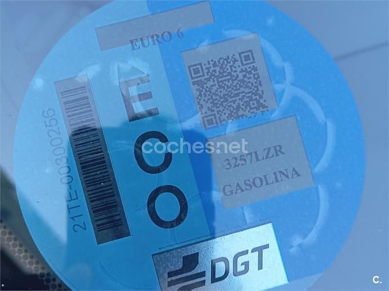 Usado Toyota Yaris Hybrid Edition 116 CV (85 kW) 2022 Negro Berlina